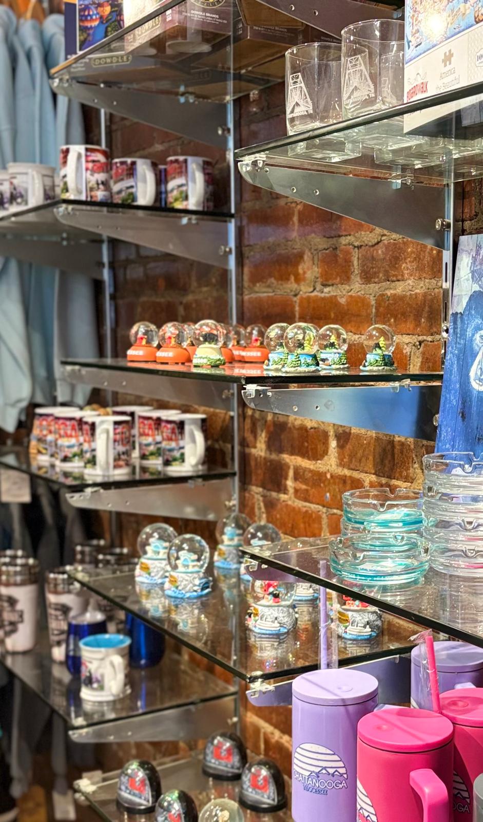 Chattanooga snow globes and collectibles